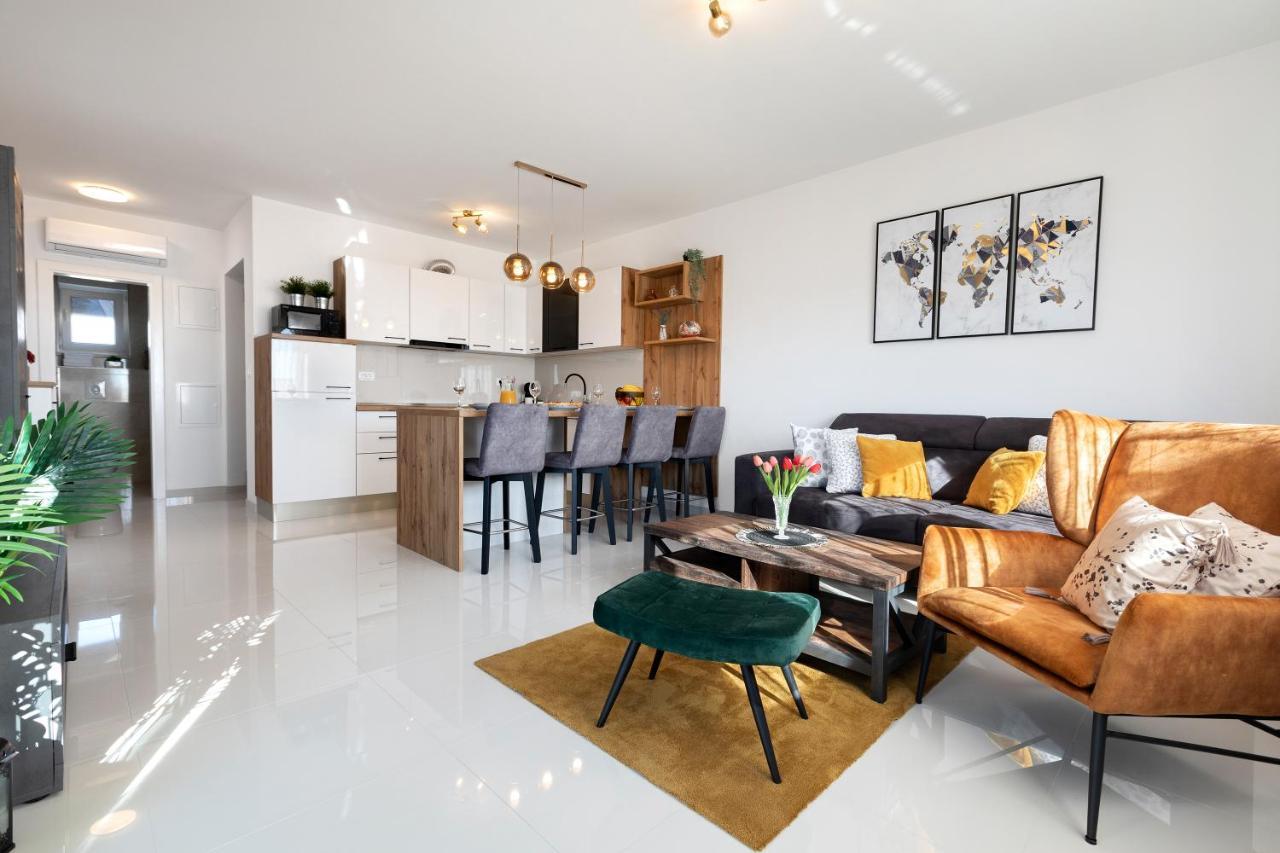 Sunny Island Apartment Trogir Dış mekan fotoğraf